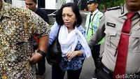 Eks anggota Komisi I DPR periode 2004-2009, Antarini Malik diperiksa KPK sebagai saksi Andi Agustinsus atau Andi Narogong terkait kasus e-KTP.