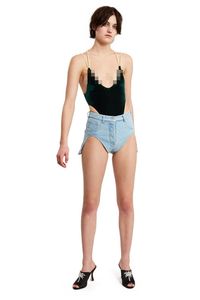 8 Model Celana Jeans Paling Aneh, Berani Pakai?