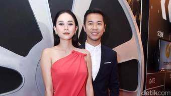 Cie..Aura Kasih Gandeng Siapa Tuh?