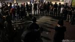 Aksi Melawan Gelap di Depan Istana