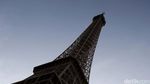 Melihat Menara Eiffel Landmark Paris