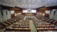 Berdasarkan informasi dari protokol DPR tepat sesaat sidang mulai, ada 284 dari 559 anggota dewan yang hadir.