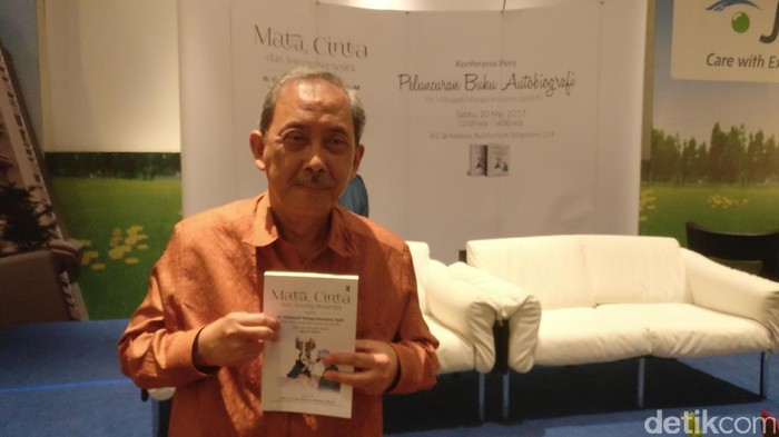 r Vidyapati Mangunkusumo, SpM(K), pelopor LASIK di Indonesia (Foto: Firdaus Anwar) r Vidyapati Mangunkusumo, SpM(K), pelopor LASIK di Indonesia (Foto: Firdaus Anwar)