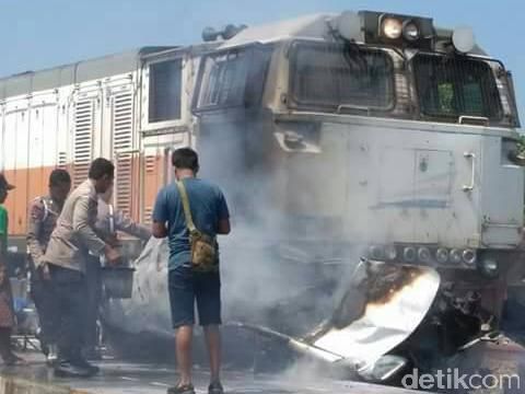 Mobil tertabrak kereta di Grobogan