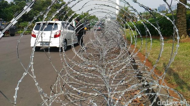 Peringati Harkitnas, Massa Gelar Aksi di Taman Pandang Istana