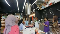 Para peserta sangat antusias dalam memperhatikan tips memasak dari Joanna. Tak jarang pula peserta yang bertanya mengenai proses memasak.