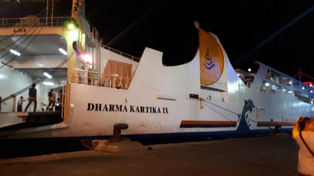 Kapal yang membawa penumpang KM Mutiara I