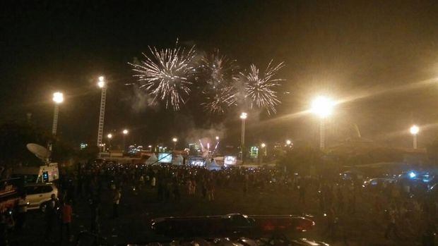 Acara 'Malam 1.000 Cahaya' juga dimeriahkan pesta kembang api