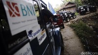 Kondisi pemukiman yang berada tak jauh (-/+ 90KM) dari pusat kota ini, kondisinya masih sangat memprihatinkan untuk sarana dan prasarananya.