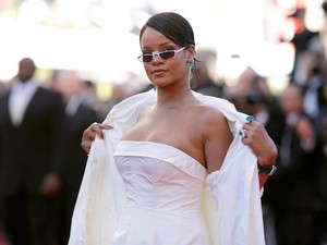 Anting Kecil Rihanna Ini Harganya Rp 3,3 M