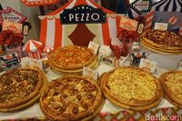 Di Gerai Pizza Asal Ini Bisa Nikmati Pizza Potongan dengan Topping Pilihan