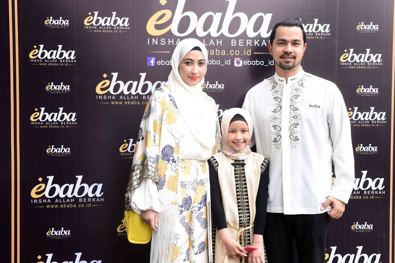 Queen Putri Annisa Trihapsari Mulai Tekuni Jadi Artis Cilik Queen Putri Annisa Trihapsari Mulai Tekuni Jadi Artis Cilik