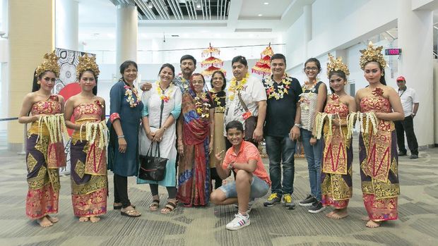 Turis India yang telah tiba di Denpasar, Bali (dok AirAsia)