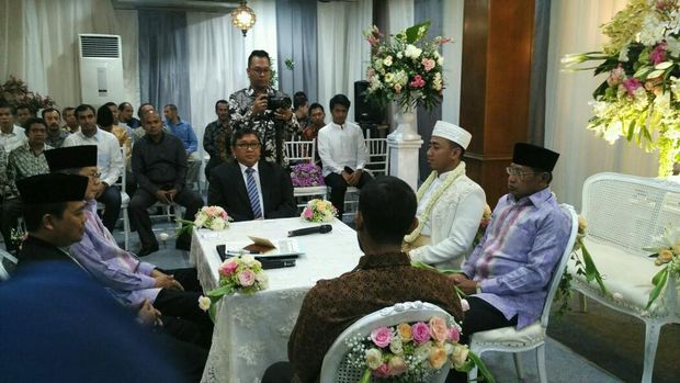 Suasana akad nikah Fanny Ghassani dan Erwan.