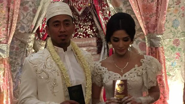 Erwan dan Fanny Ghassani