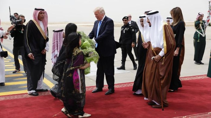 Trump dan Melania Tiba di Arab Saudi