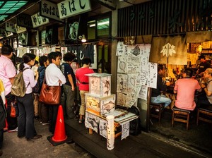 Bilang Restoran Pesaing Penuh, Pekerja Ini Ditangkap