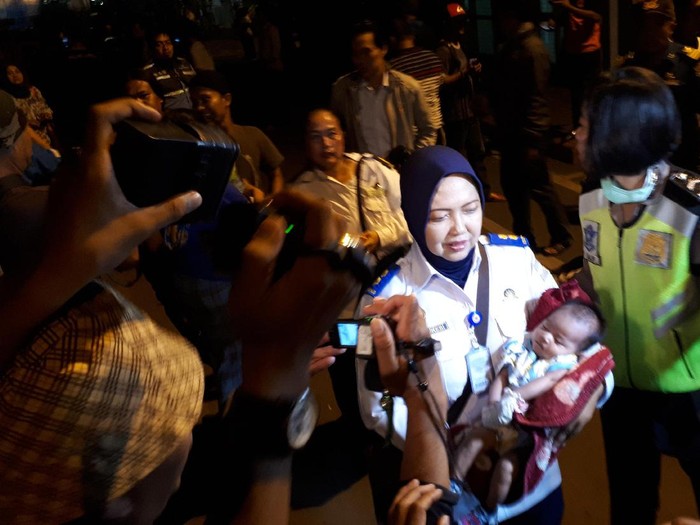 Penumpang KM Mutiara yang Terbakar Tiba di Surabaya