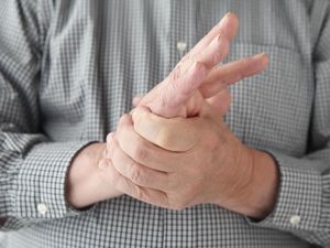 Begini Sebabnya Tangan Jadi Mati Rasa Saat Bangun Tidur