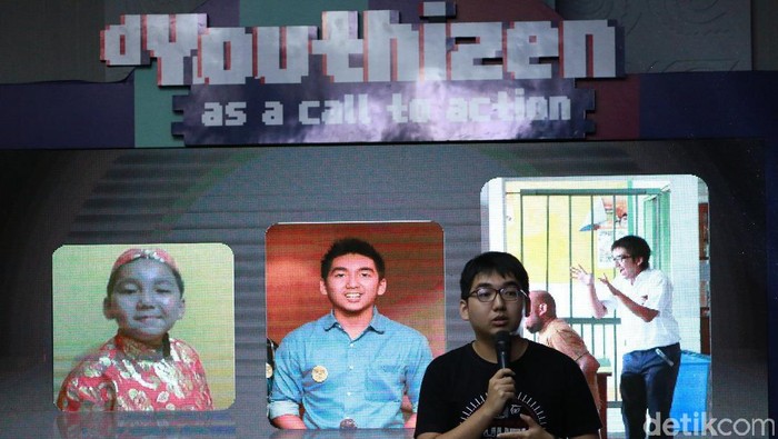 CEO Mens Republic Yasa Singgih membagi pengalamannya berbisnis di acara dYouthizen Motorola. Foto: detikINET/Muhammad Alif Goenawan CEO Mens Republic Yasa Singgih membagi pengalamannya berbisnis di acara dYouthizen Motorola. Foto: detikINET/Muhammad Alif Goenawan
