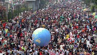Hari Tanpa Tembakau Sedunia pertama kali diperkenalkan oleh Organisasi Kesehatan Dunia (WHO) pada 31 Mei 1989 untuk mendorong kesadaran masyarakat di seluruh dunia agar mengurangi atau menghentikan konsumsi tembakau dalam bentuk apapun.