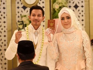 Selamat! Fairuz A Rafiq Hamil Anak Pertama dari Sonny Septian