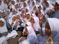 Pesan Rini ke Bos BUMN: Sejahterakan Pesantren
