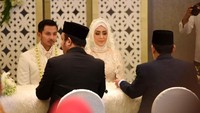 Sonny Septian menjalani ijab kabul dengan bahasa Arab. Foto: Noel/detikHOT