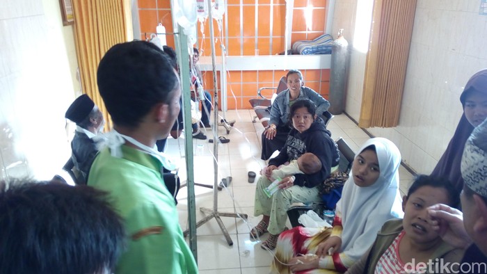 Puluhan Warga Garut Diduga Keracunan Usai Santap Rendang