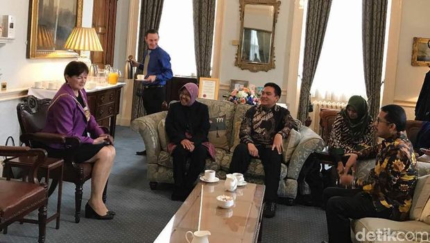 Wali Kota Risma, Pangeran Charles dan Saya