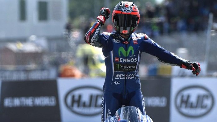 Vinales Berniat Salip Rossi di Tikungan Terakhir