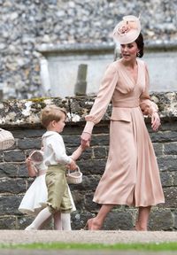 Bergaun Pink, Kate Middleton Curi Perhatian di Pernikahan Pippa Middleton