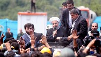 Hassan Rouhani saat berkunjung ke kawasan Azadshahr, Propinsi Golestan, Iran, awal Mei lalu. (President.ir/Handout via REUTERS)