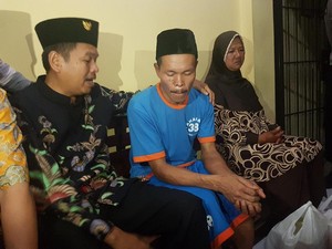 Dedi Mulyadi Temui Didin Si Pencari Cacing di Mapolres Cianjur