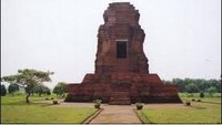 Bagian atapnya berbentuk stupa. Letak pintu bilik candi berada disebelah barat, maka Candi Jabung menghadap ke barat  (M Rofiq/detikTravel)