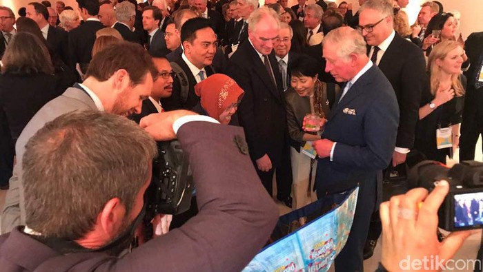 Wali Kota Risma, Pangeran Charles dan Saya