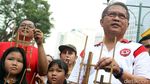Saat Menteri Rudiantara Bermain Angklung