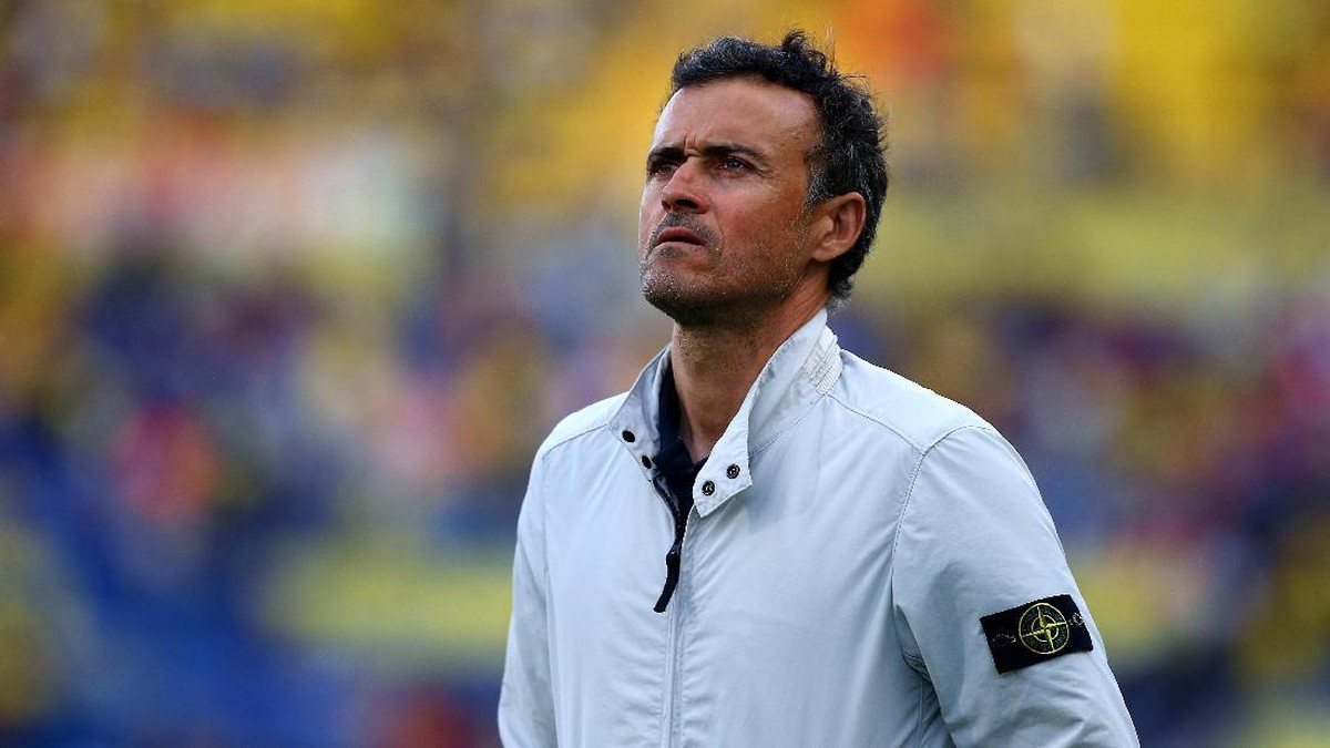 Luis Enrique saat mendampingi Barcelona di laga melawan Las Palmas (Foto: Getty Images/Charlie Crowhurst)