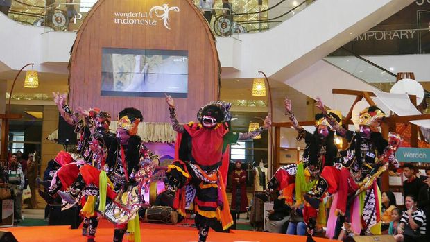 Aksi grup Jaranan Buto Sekar Wangi (Kurnia/detikTravel)