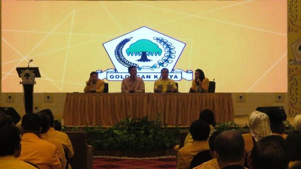 Luhut di Rapimnas Golkar: Pikirkan Rakyat, Jangan Cuma Uang