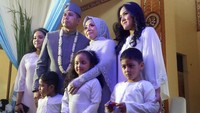 Pernikahan itu digelar jelang akhir Mei lalu. Keduanya saat itu tampak bahagia. Foto: Veynidia Esaloni Pardede/detikHOT