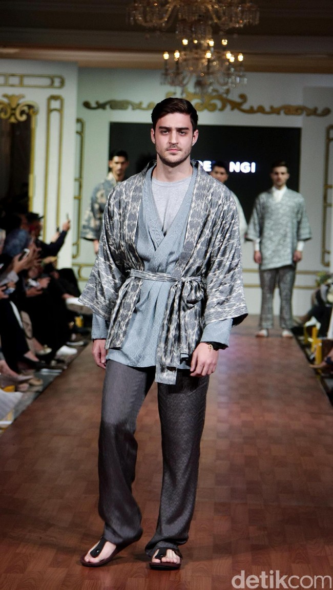 Koleksi Dian Pelangi Fall/Winter 2017. Foto: Mohammad Abduh/Wolipop