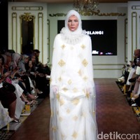 Koleksi Dian Pelangi Fall/Winter 2017. Foto: Mohammad Abduh/Wolipop