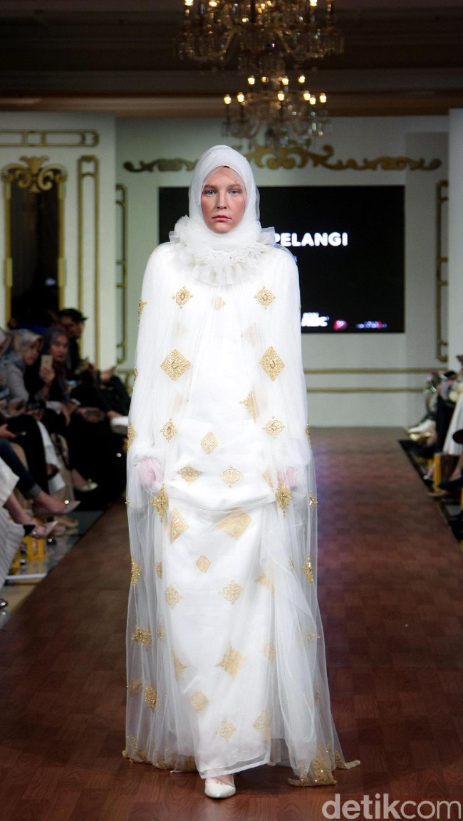 Koleksi Dian Pelangi Fall/Winter 2017. Foto: Mohammad Abduh/Wolipop