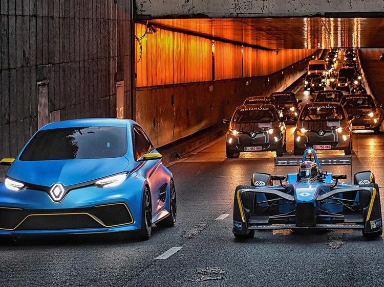 Parade Mobil Listrik Renault