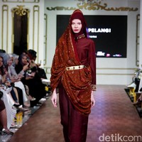 Koleksi Dian Pelangi Fall/Winter 2017. Foto: Mohammad Abduh/Wolipop