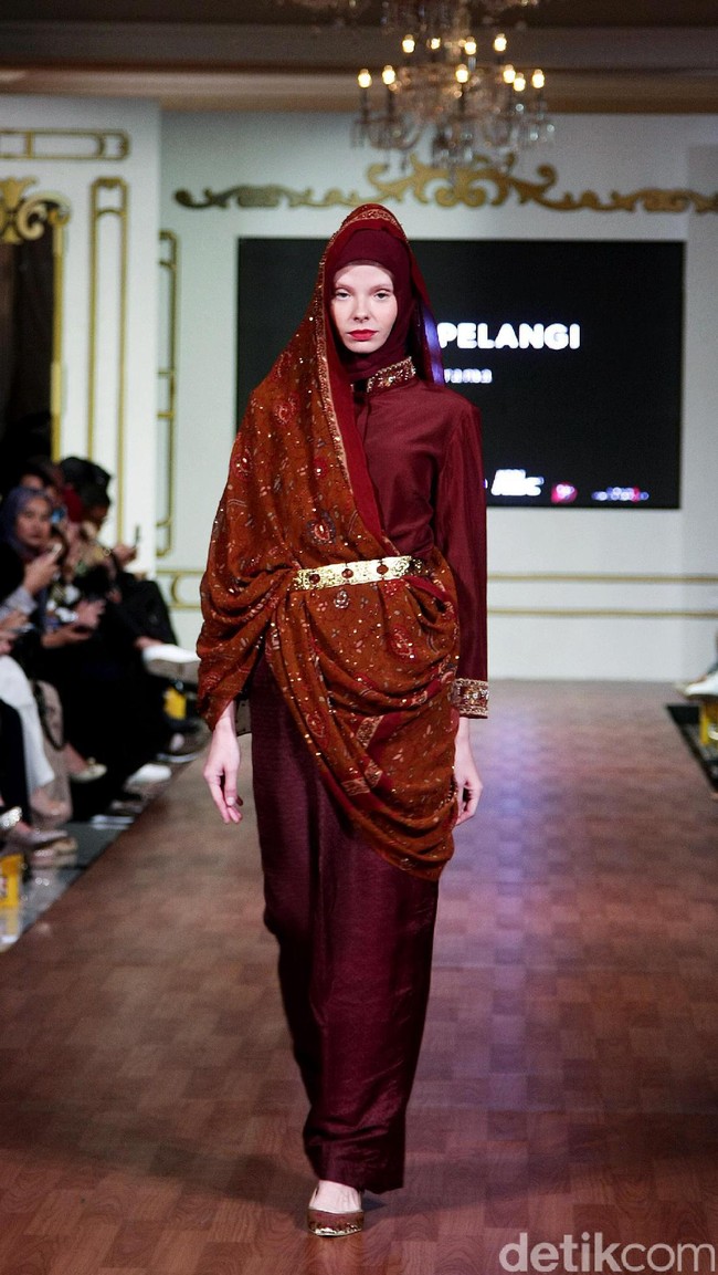 Koleksi Dian Pelangi Fall/Winter 2017. Foto: Mohammad Abduh/Wolipop