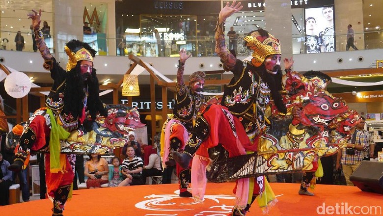Foto: Jaranan Buto (Kurnia/detikTravel) Foto: Jaranan Buto (Kurnia/detikTravel)