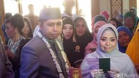 Khairil adalah suami ketiga Muzdhalifah. Sebelumnya ia menikah dengan Nassar dan Nurman (suami pertamanya yang wafat). Foto: Veynindia Esaloni Pardede