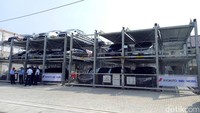 Parkir tingkat yang sudah lama dikenal di Jepang ini dioperasikan oleh PT Kyokuto Indomobil Distributor Indonesia di Wisma Indomobil Jakarta. Foto: Rangga Rahadiansyah